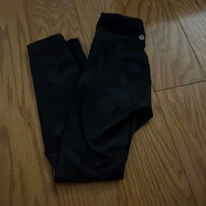 Black Camo size 0 Wunder Train leggings